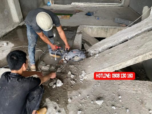 Đục phá cột/vách bê tông: Loại bỏ hoặc chỉnh sửa các cột, vách ngăn bê tông.