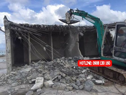Giá khoan cắt nền, sàn nhà xưởng phụ thuộc vào nhiều yếu tố: độ dày bê tông, cốt thép, vị trí thi công, khối lượng công việc, và điều kiện mặt bằng.