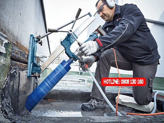 Sử dụng máy móc chuyên dụng khoan rút lõi bê tông chuyên nghiệp nhập khẩu, đảm bảo lỗ khoan tròn đều